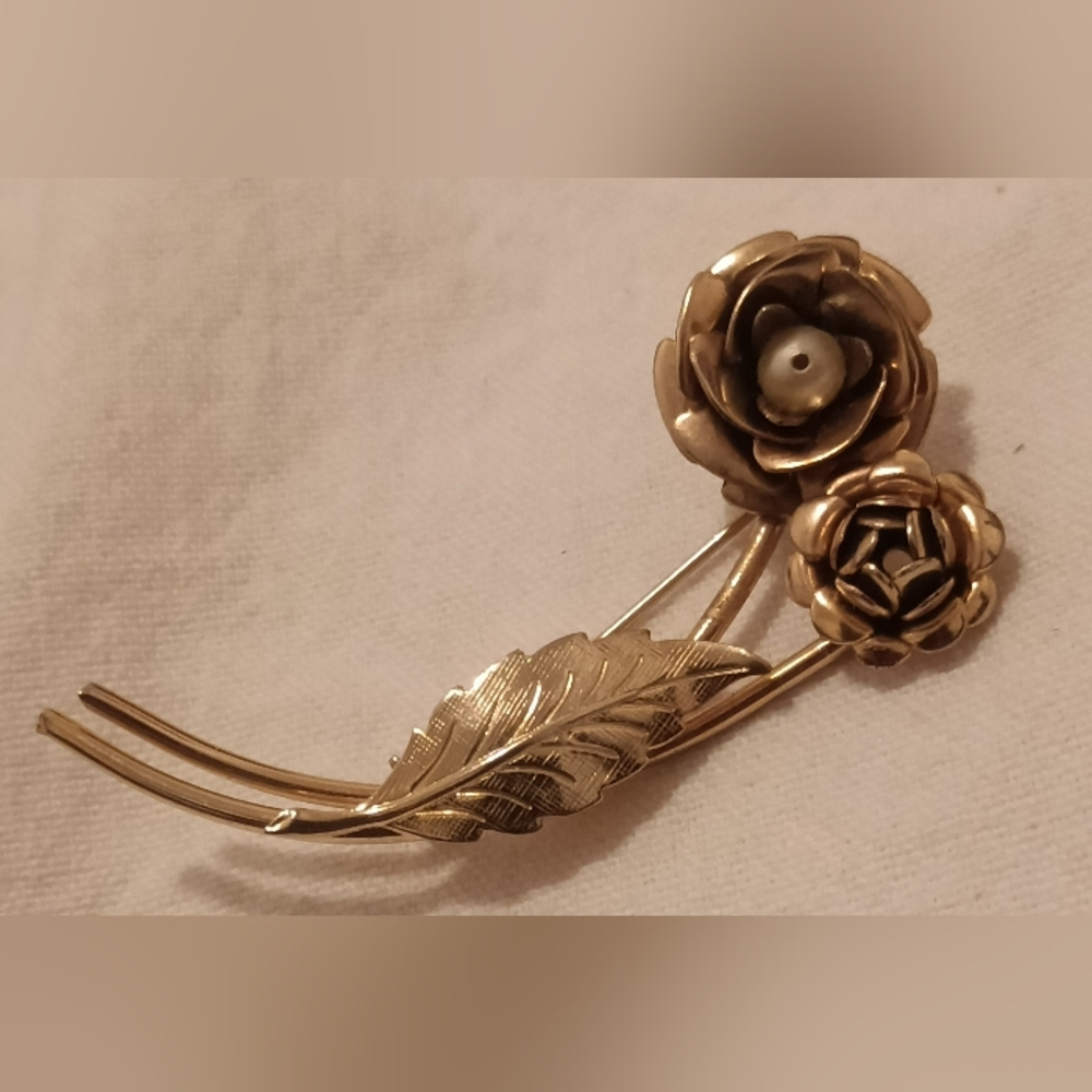 Gold Floral Leaf Brooch Pin - Women Jewelry
